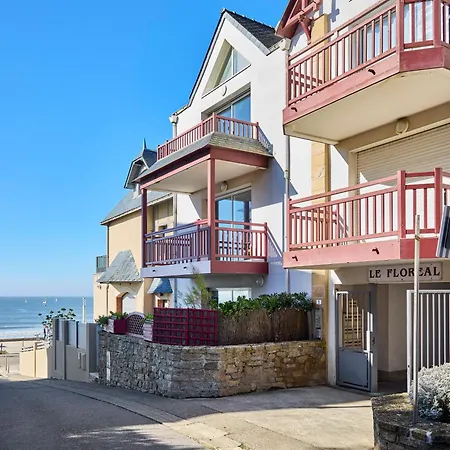 Les Voiles De Mazy, Rue Calme A Sens Unique Порнише