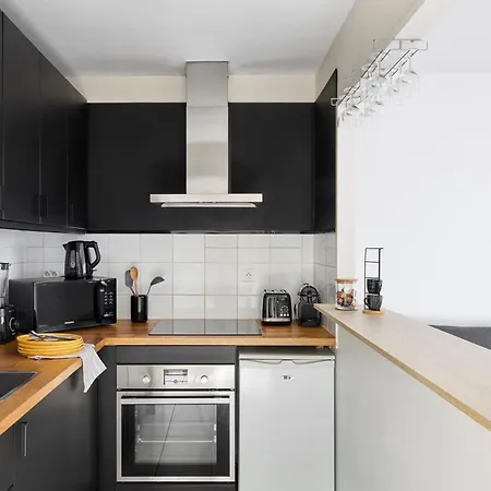 Les Voiles De Mazy, Rue Calme A Sens Unique Порнише