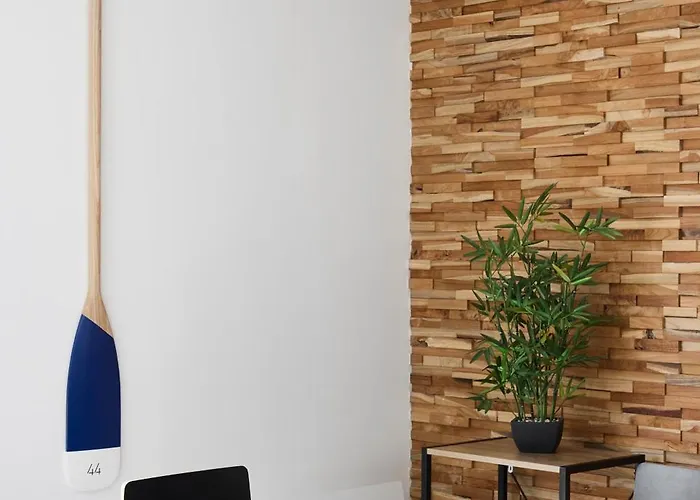 Les Voiles De Mazy, Rue Calme A Sens Unique *