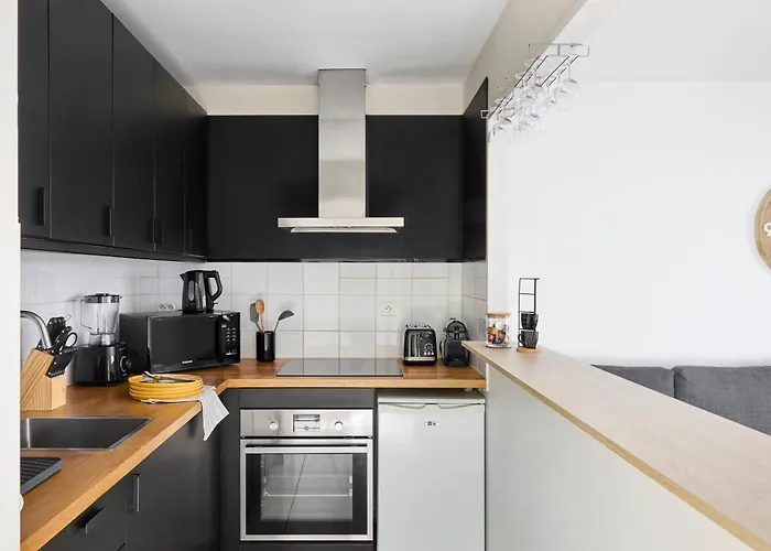 Les Voiles De Mazy, Rue Calme A Sens Unique Порнише