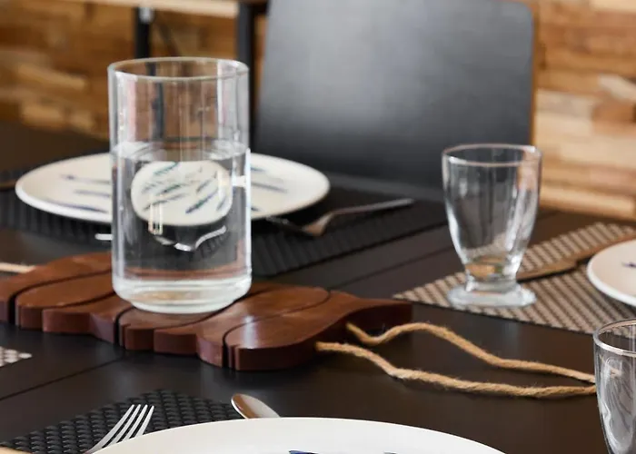 Les Voiles De Mazy, Rue Calme A Sens Unique Порнише