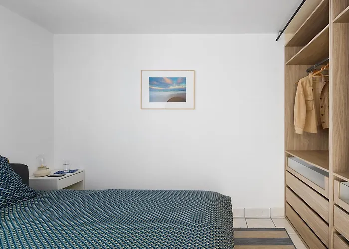 Les Voiles De Mazy, Rue Calme A Sens Unique * Порнише